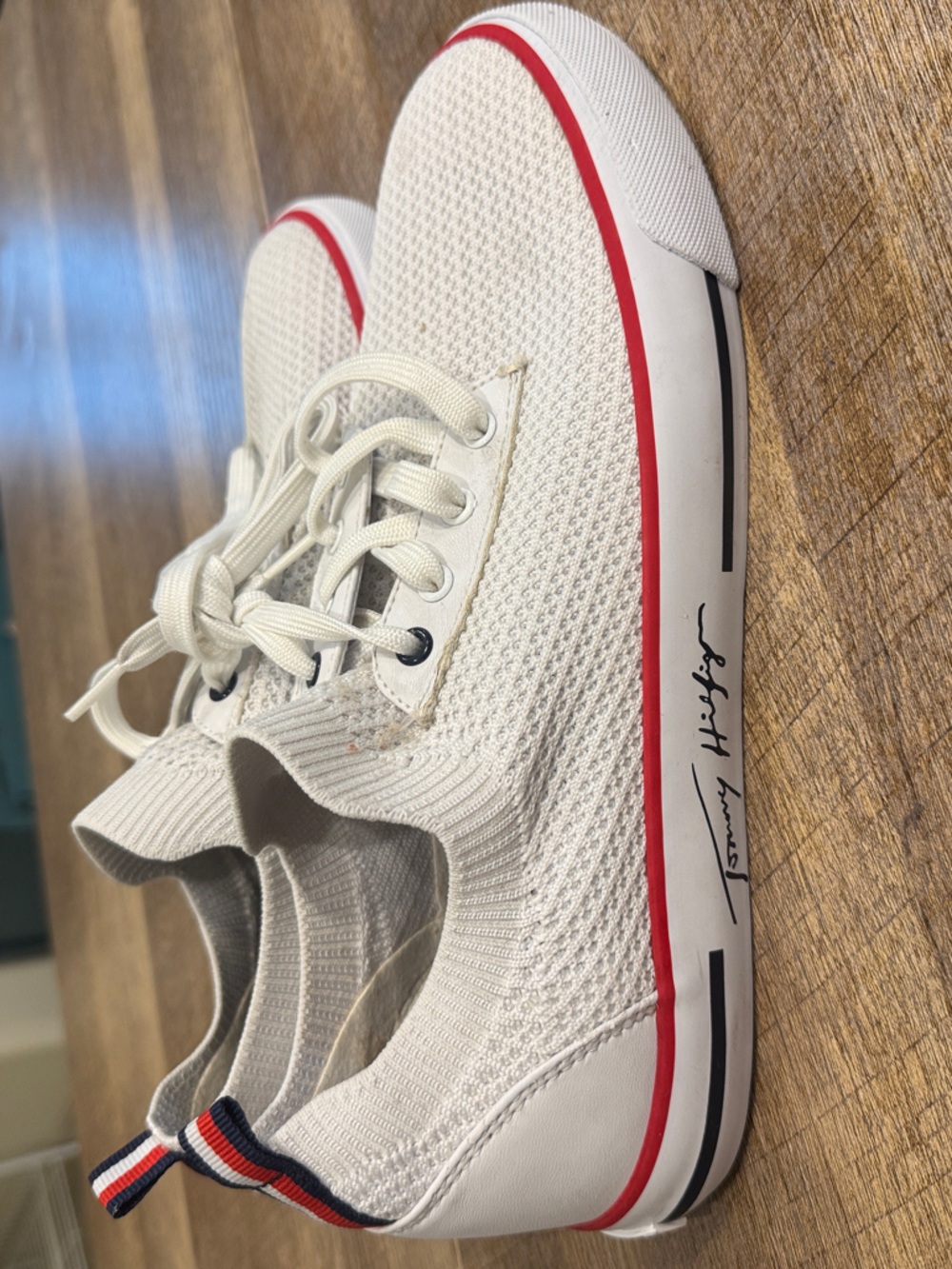 Tommy Hilfiger White Knit mens sz 10m Sneakers with Red Accent